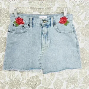 Tna Embroidered Rose Denim Mini Jean skirt Size 4